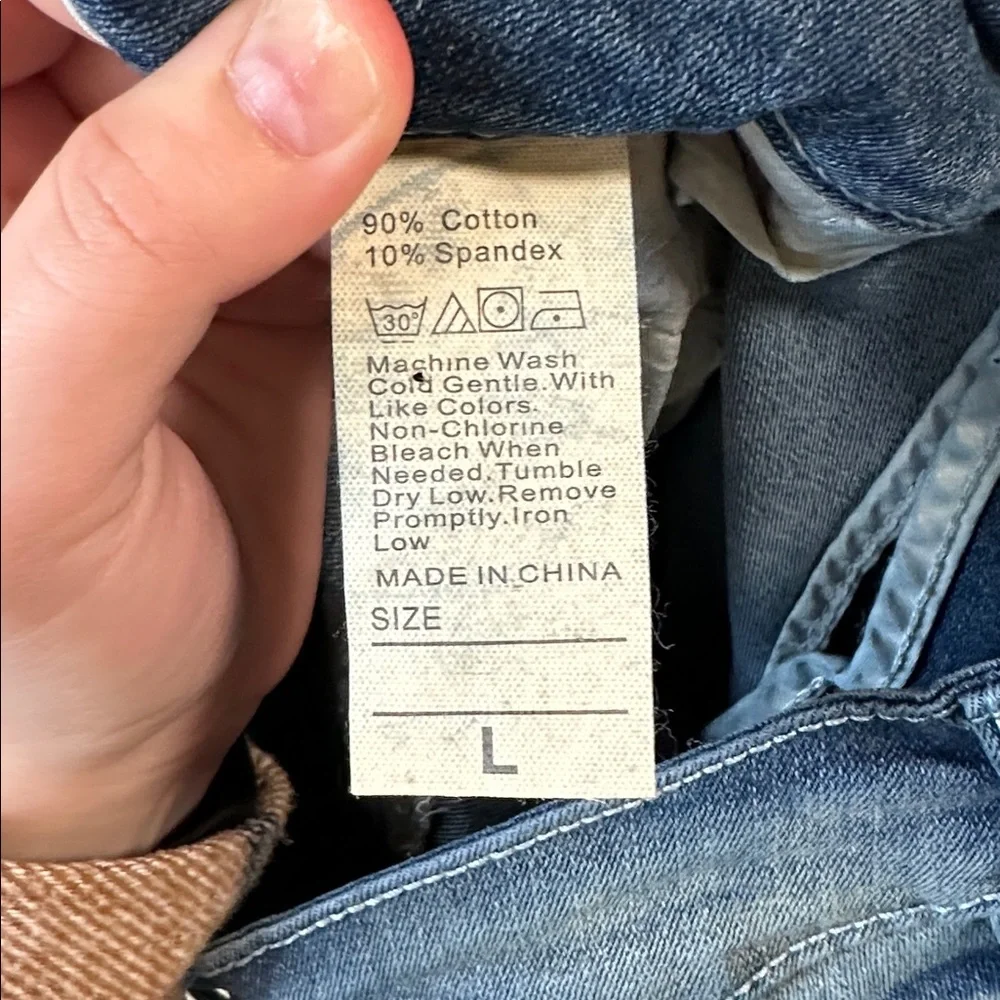 Dark Wash Straight Leg Jeans with Horses on Back Pockets Size Large